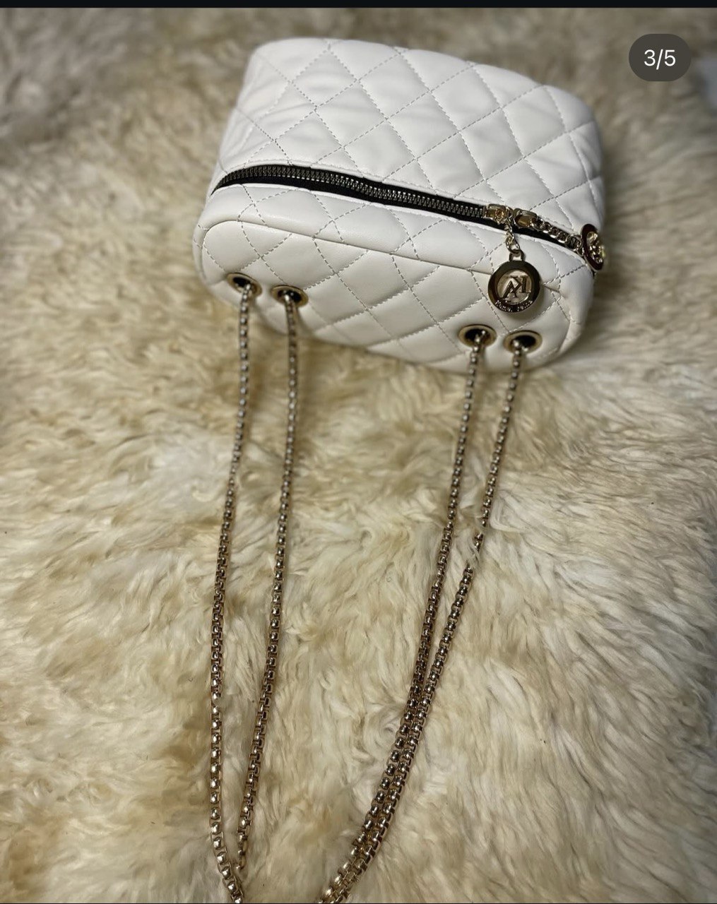 Luxury Quilted White Bag with Gold Chain Strap - Fashionable Handbag